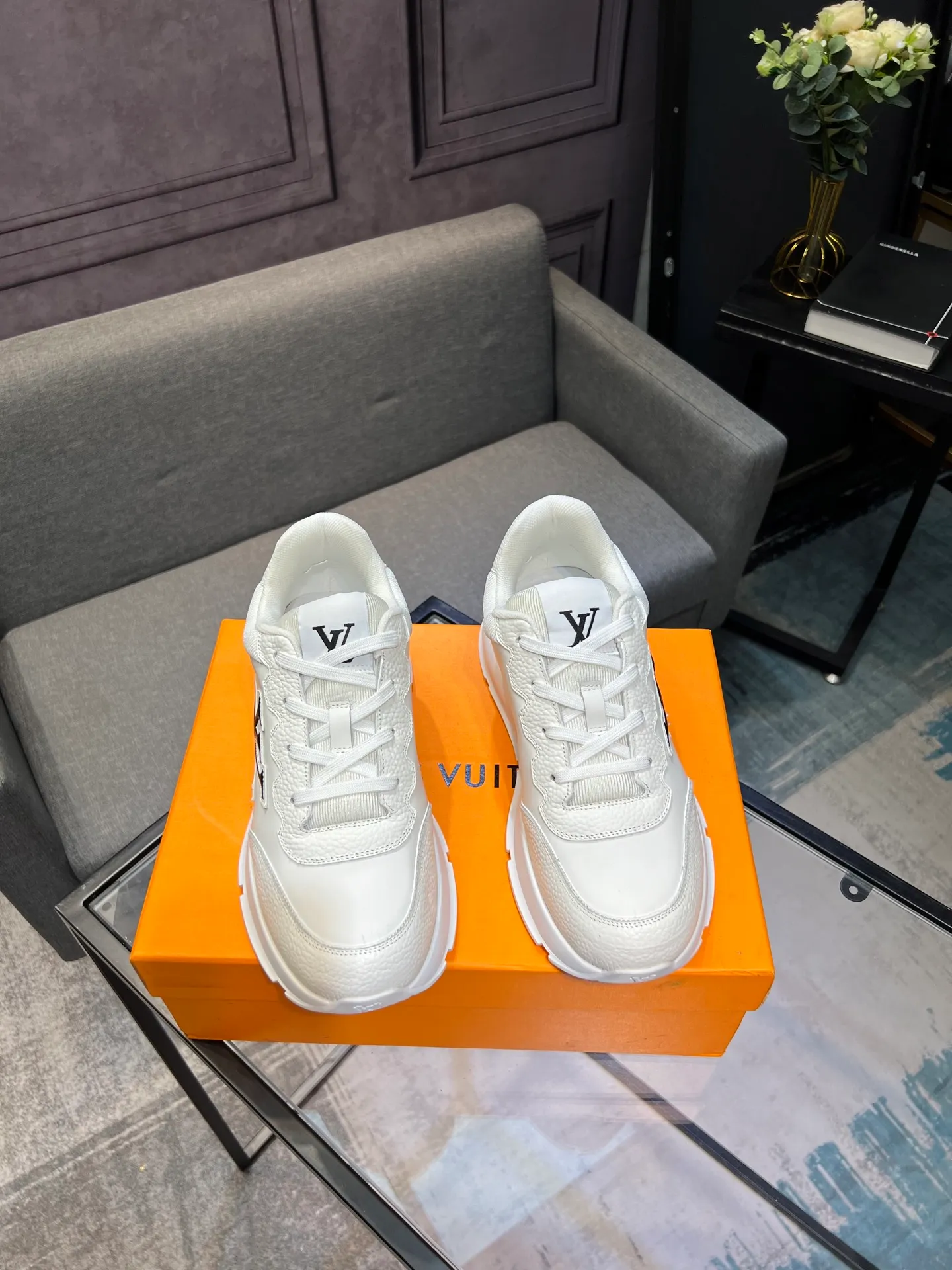 Men's shoes 💰640 LV | Louis Vuitton 2025𝐬𝐬 New spring and summer styles for couples, men's styles come out first. The counter features the latest casual shoes. Hard goods are new🆕 ❥Purchase level! Full of high-end feel! A popular model among bloggers at home and abroad, it’s retro and fashionable and looks amazing on your feet! Wear a lot of happiness! Mainly recommended model on the official website★ ▪️Upper: Original custom-made imported calfskin fabric ▪️Inner lining: breathable gauze imported from Italy ▪️Outsole: rubber foam ➕tpu high-end outsole ▪️Shoe size: 36-44 (customized for 45 and 46)